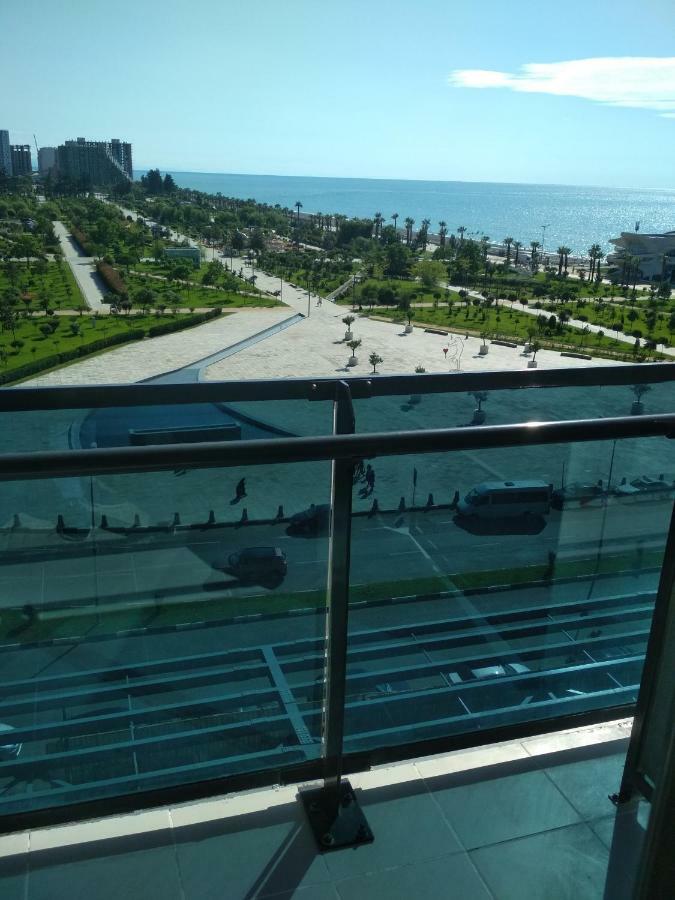 Апартамент студия панорамный возле моря Батуми Экстерьер фото